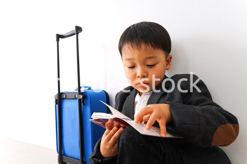 出張に行くビジネスマン