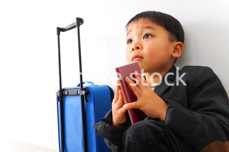 出張に行くビジネスマン