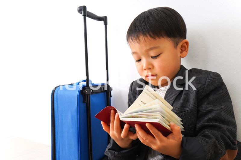 出張に行くビジネスマン