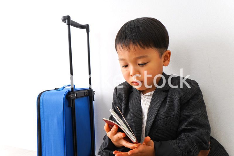 出張に行くビジネスマン