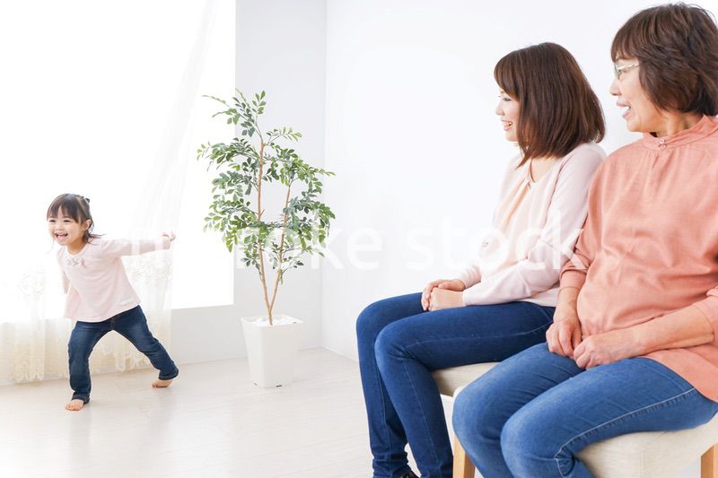 仲良しの家族イメージ