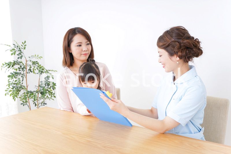 検診を受ける親子