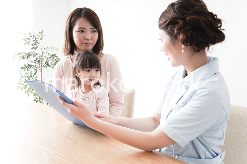 検診を受ける親子