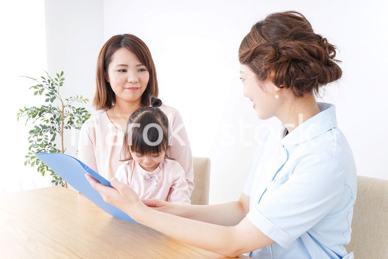 検診を受ける親子