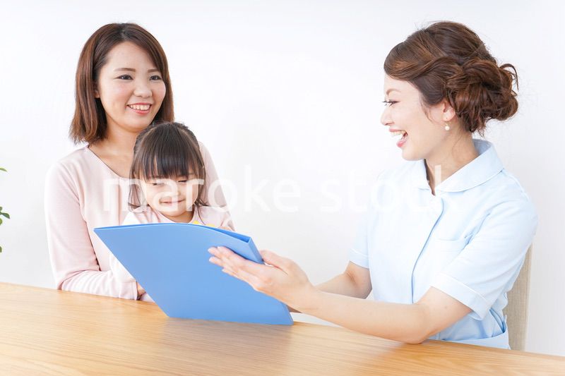 検診を受ける親子