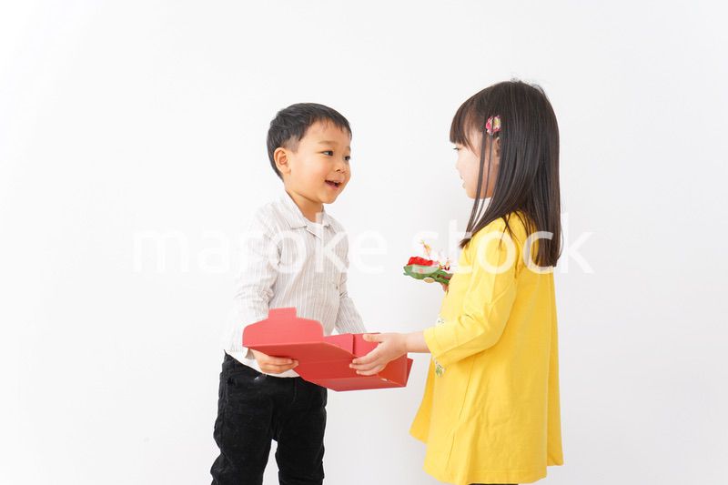 仲良しの女の子と男の子