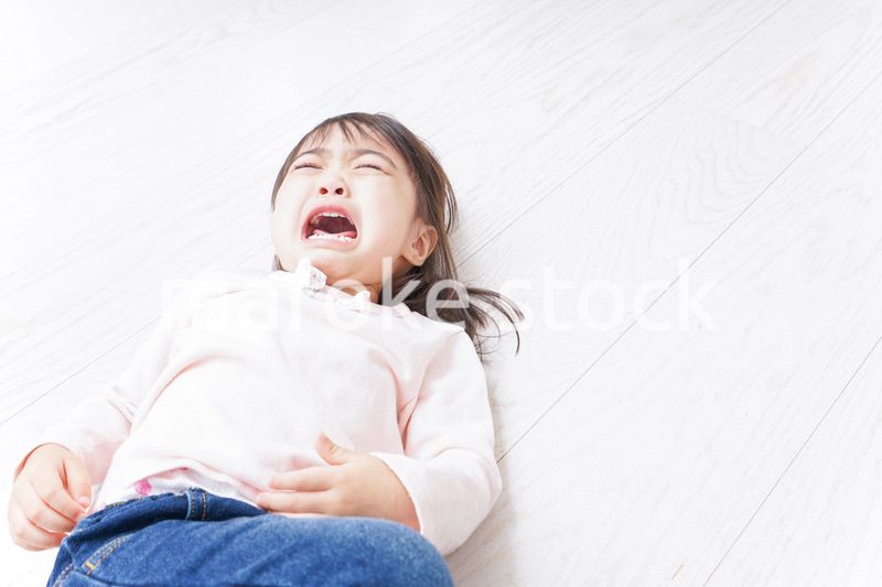 泣く子供