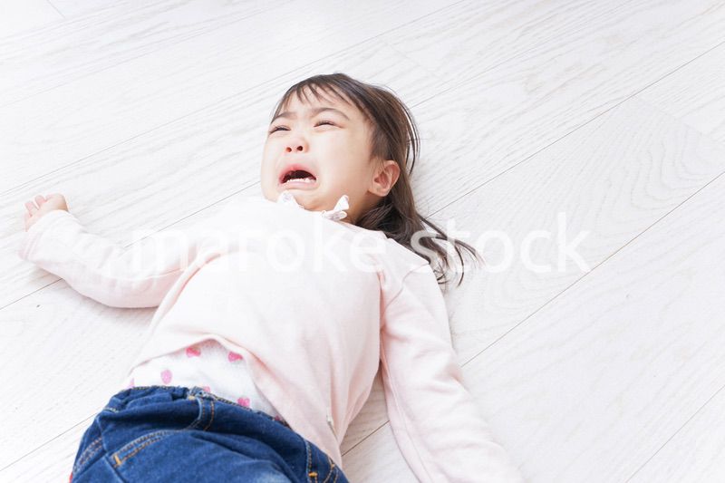 泣く子供