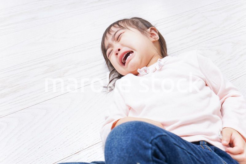 泣く子供