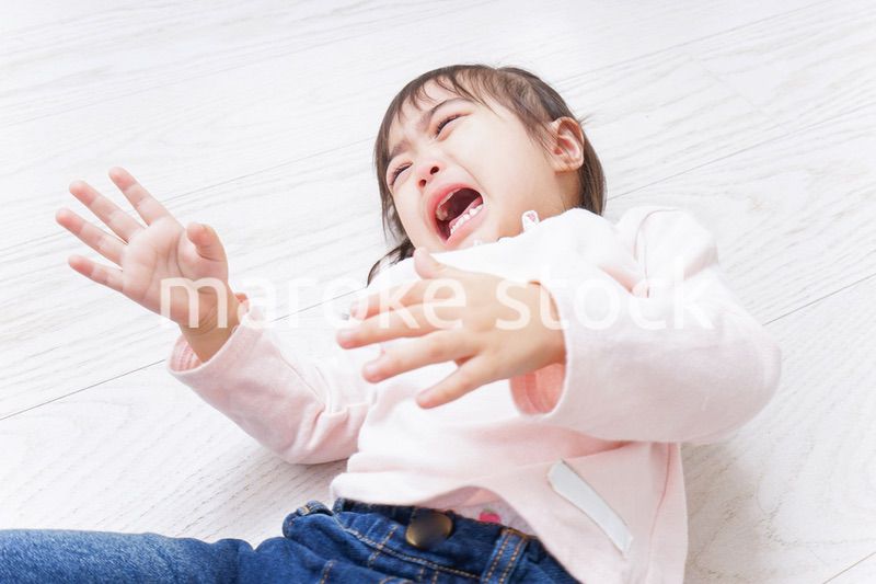 泣く子供