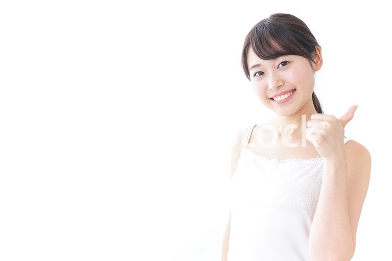 OKジェスチャーをする美容女性