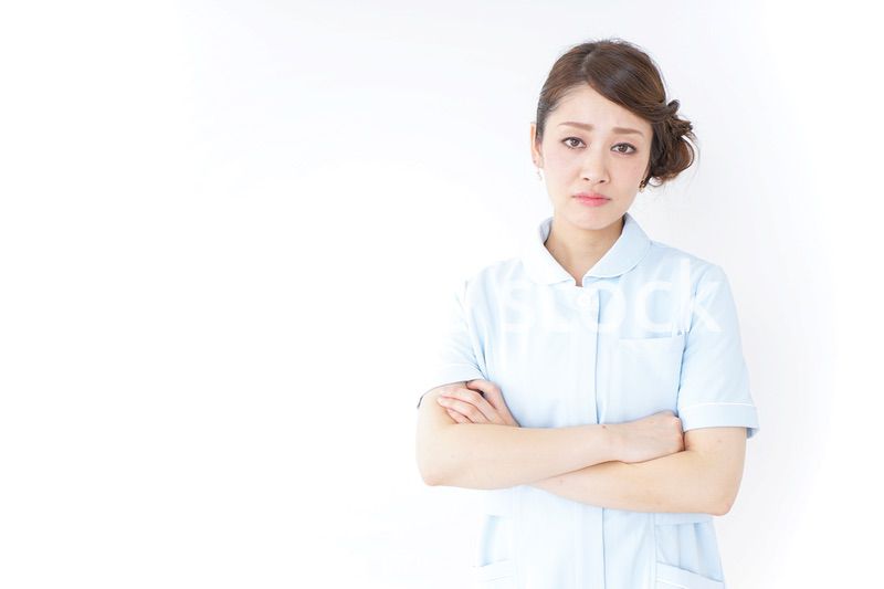 怒る看護師