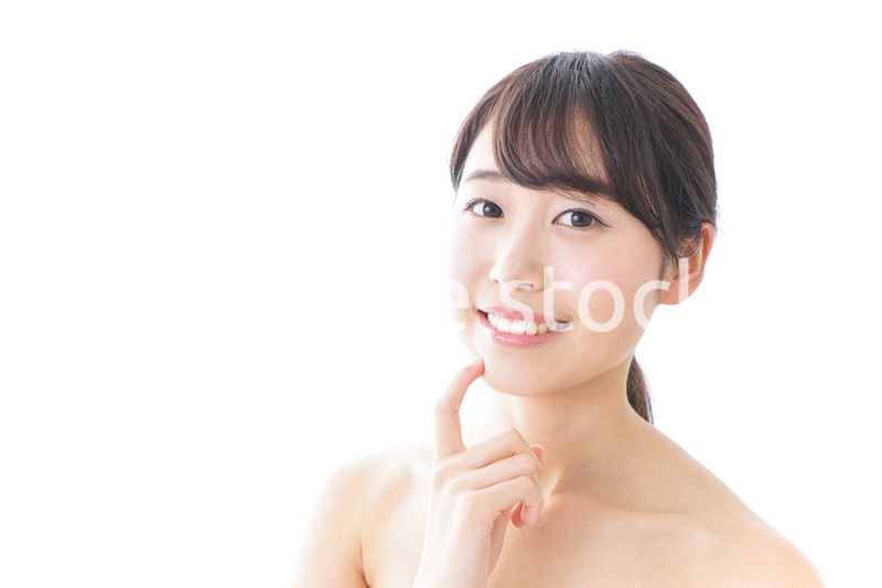 悩む女性・美容イメージ