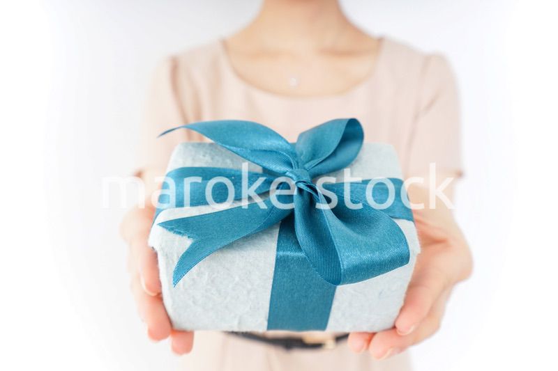プレゼントと女性