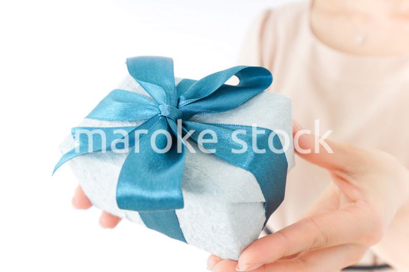 プレゼントと女性