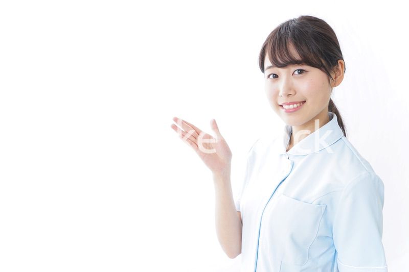 アドバイスをする看護師