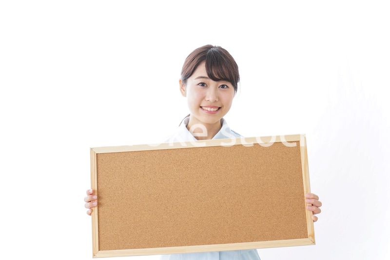 ボードを持つ看護師