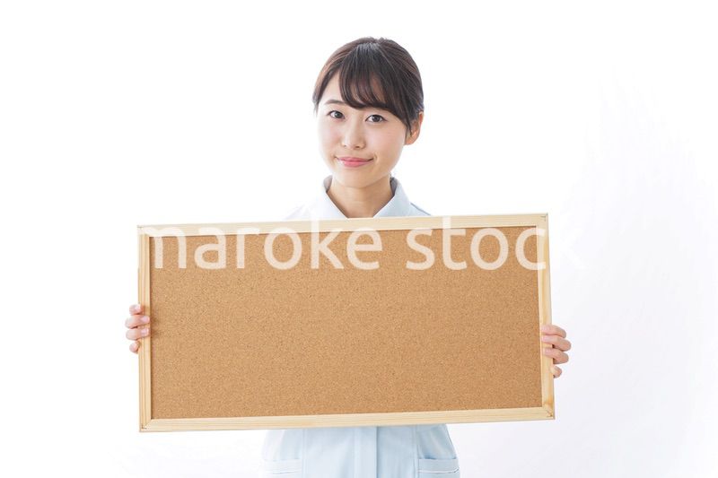 ボードを持つ看護師