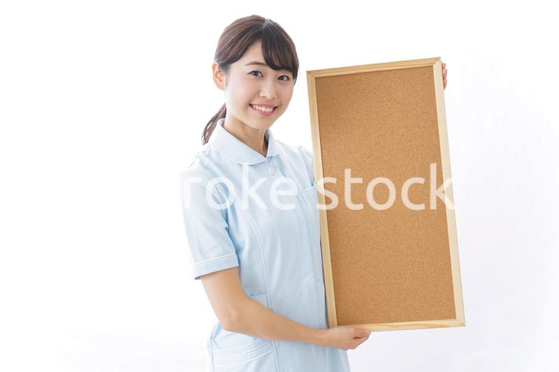 ボードを持つ看護師