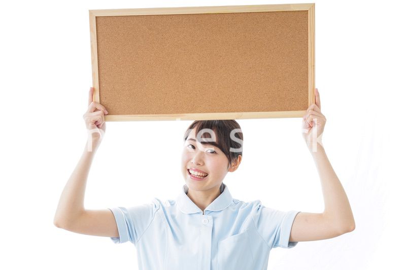 ボードを持つ看護師