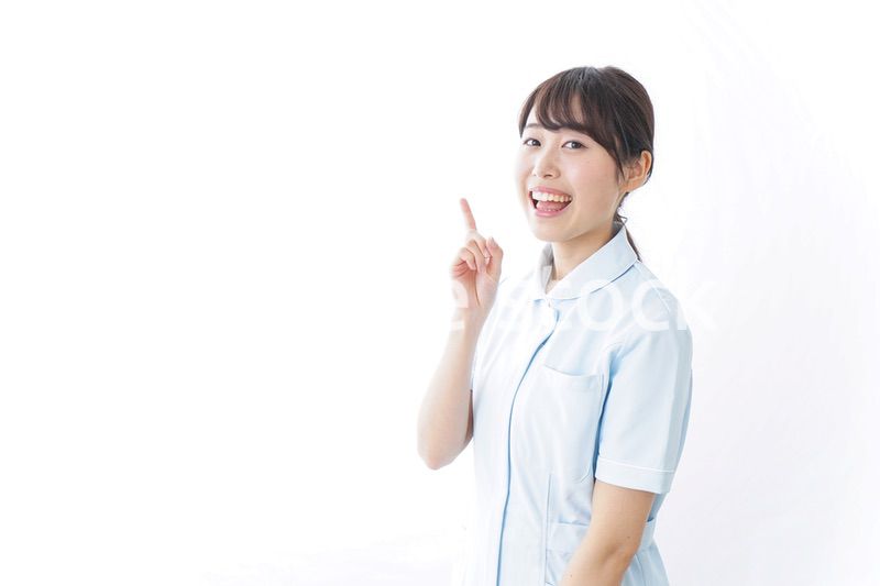 アドバイスをする看護師