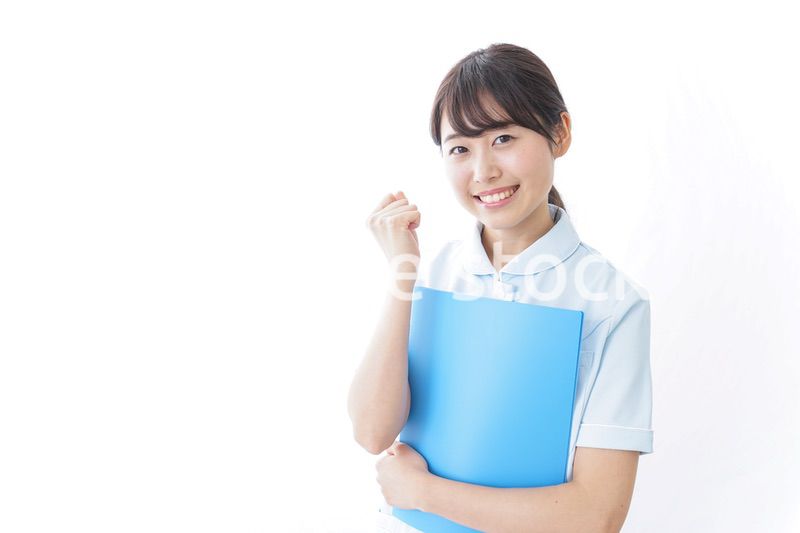 ガッツポーズをする看護師