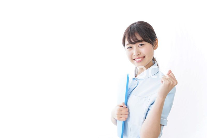 ガッツポーズをする看護師
