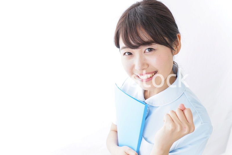 ガッツポーズをする看護師