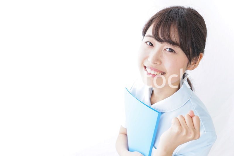 ガッツポーズをする看護師