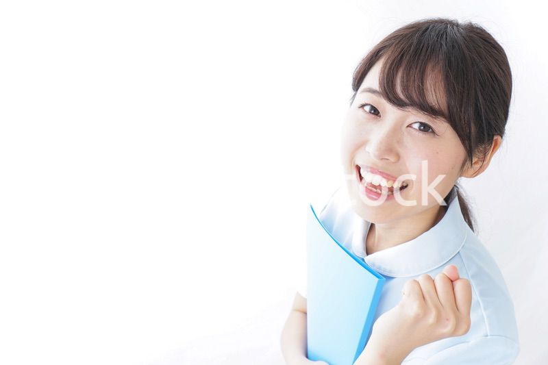 ガッツポーズをする看護師