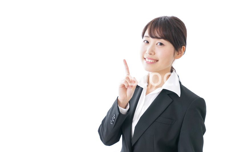 指をさすビジネスウーマン