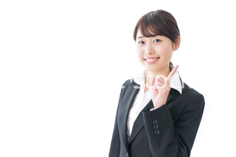 指をさすビジネスウーマン