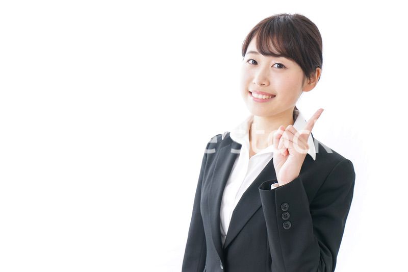 指をさすビジネスウーマン