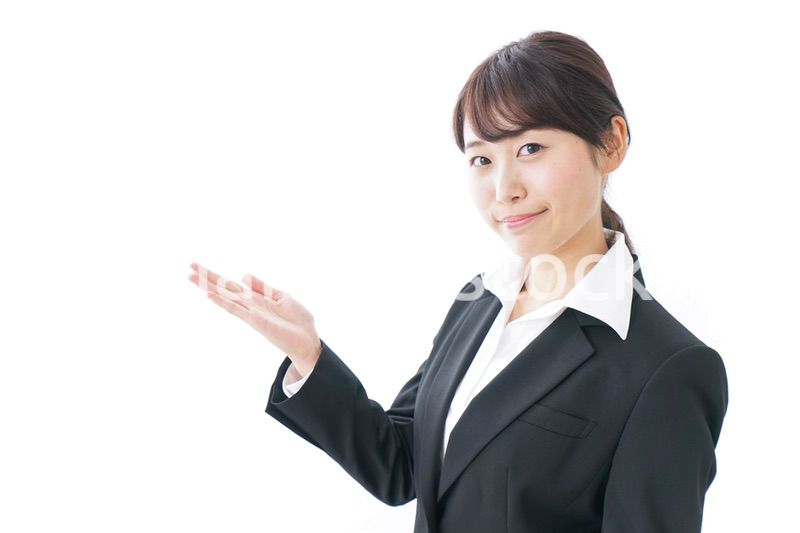 指をさすビジネスウーマン