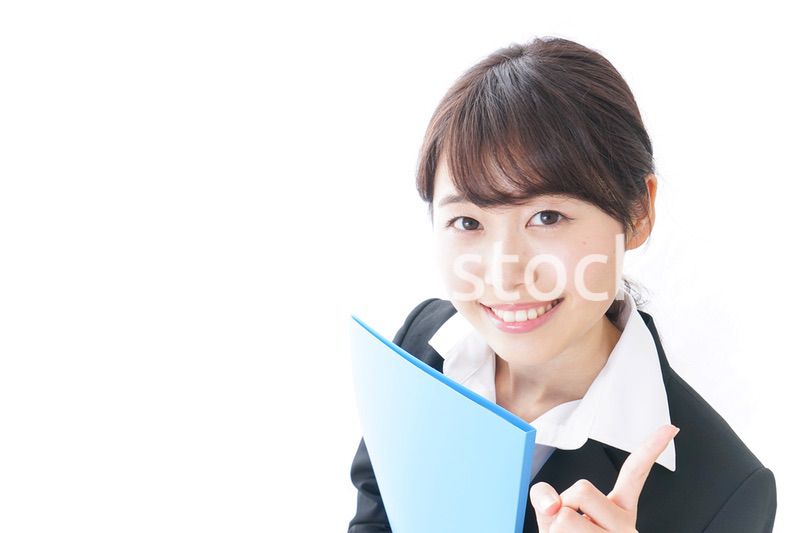 指をさすビジネスウーマン