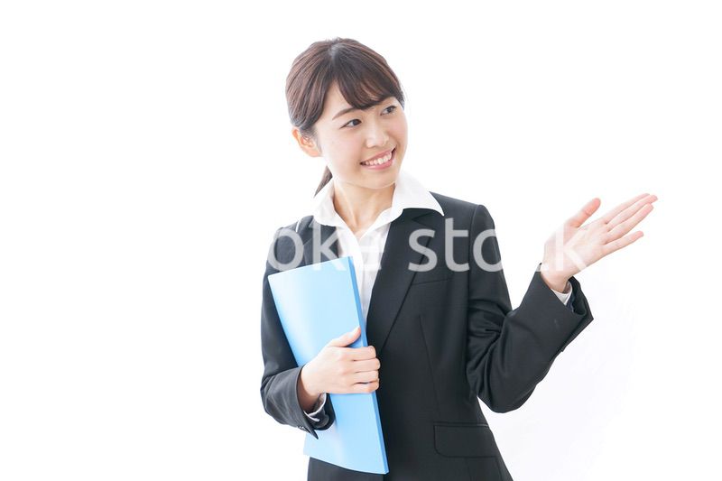 お客様をご案内する女性