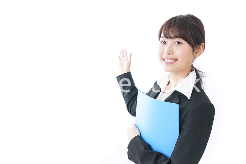 指をさすビジネスウーマン