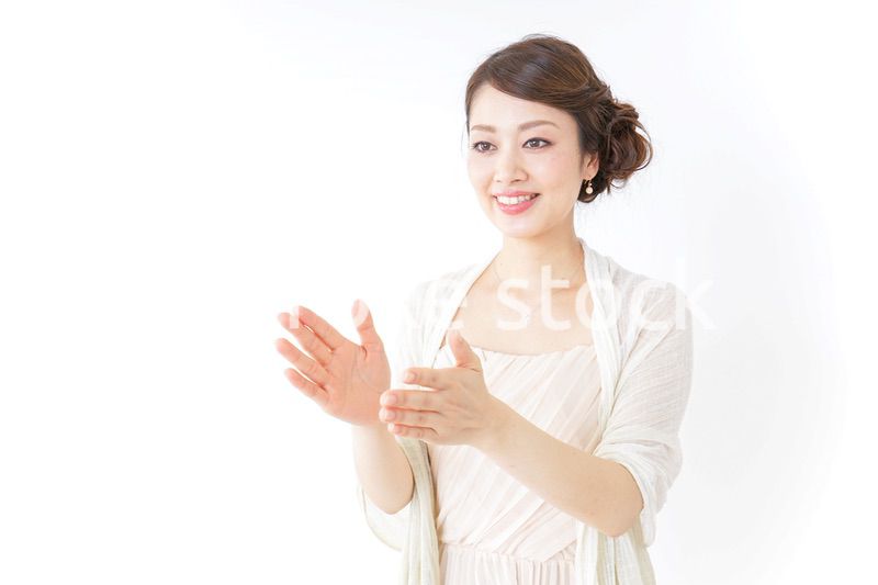 拍手する女性　披露宴　パーティー