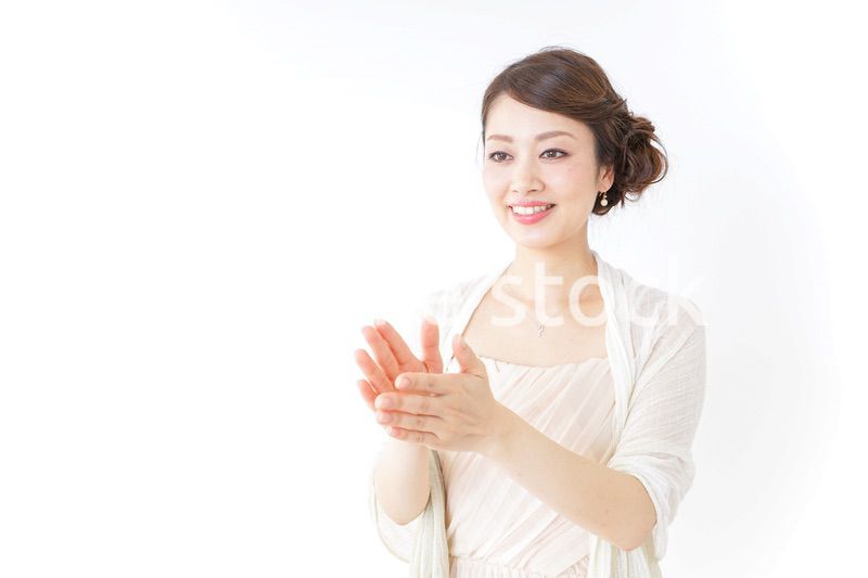拍手する女性　披露宴　パーティー