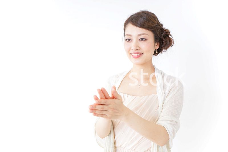 拍手する女性　披露宴　パーティー