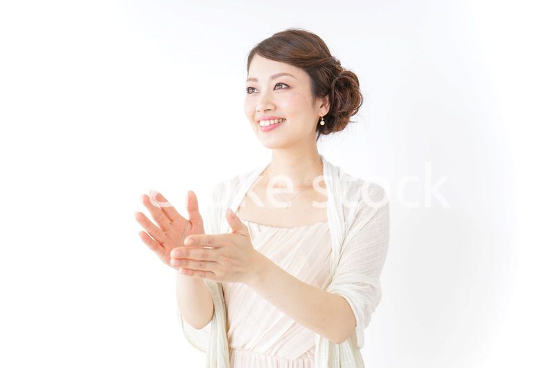 拍手する女性　披露宴　パーティー