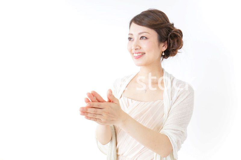 拍手する女性　披露宴　パーティー