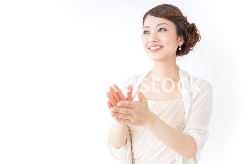 拍手する女性　披露宴　パーティー