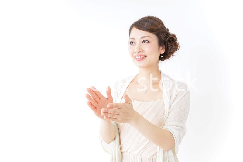 拍手する女性　披露宴　パーティー