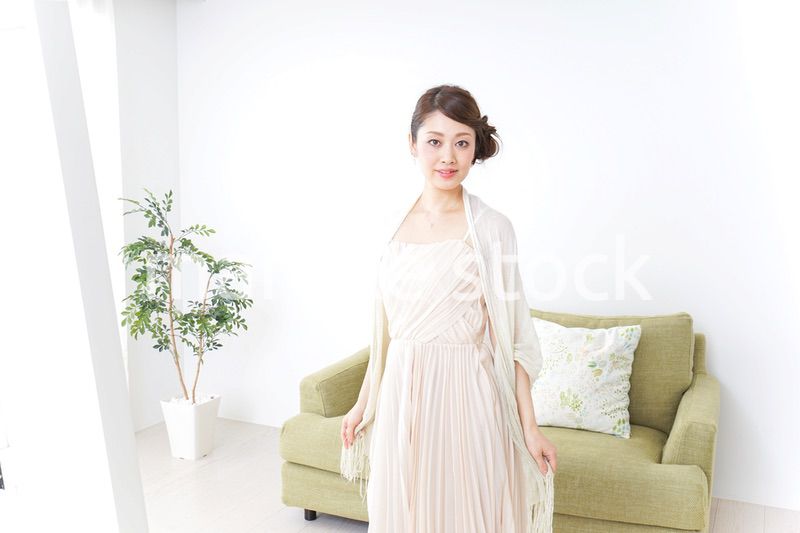 おでかけ準備をする女性