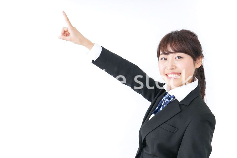 将来を指差す女子高生