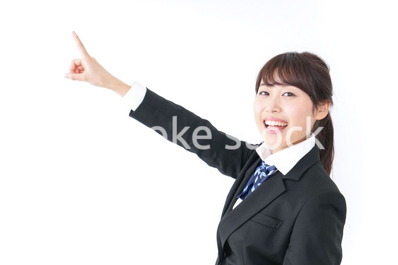 将来を指差す女子高生