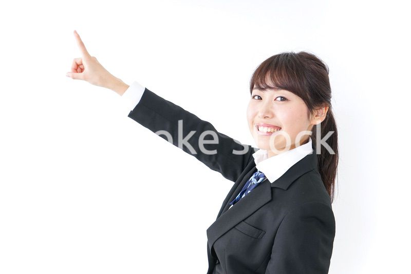 将来を指差す女子高生