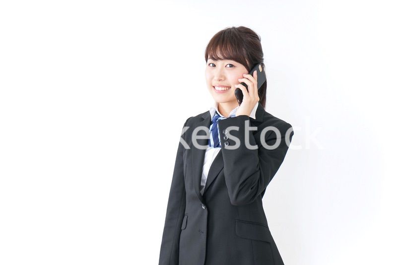 スマホを使う女子高生