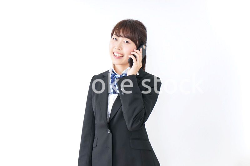 スマホを使う女子高生